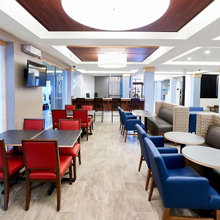 Holiday Inn Express Hotel & Suites Dieppe Airport By Ihg Moncton Exterior foto