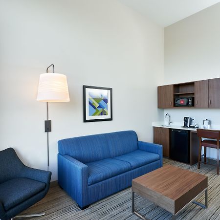 Holiday Inn Express Hotel & Suites Dieppe Airport By Ihg Moncton Exterior foto