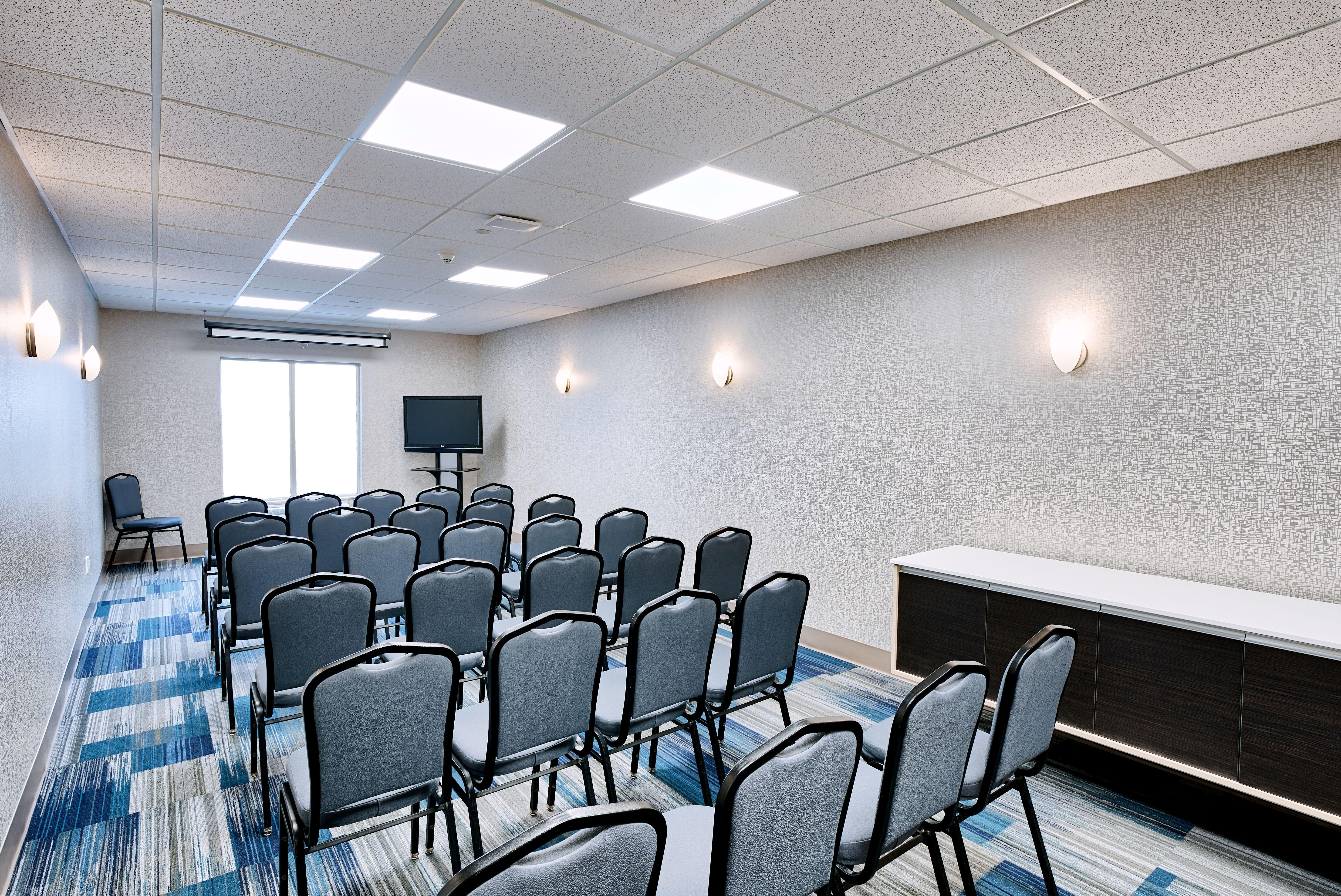 Holiday Inn Express Hotel & Suites Dieppe Airport By Ihg Moncton Exterior foto