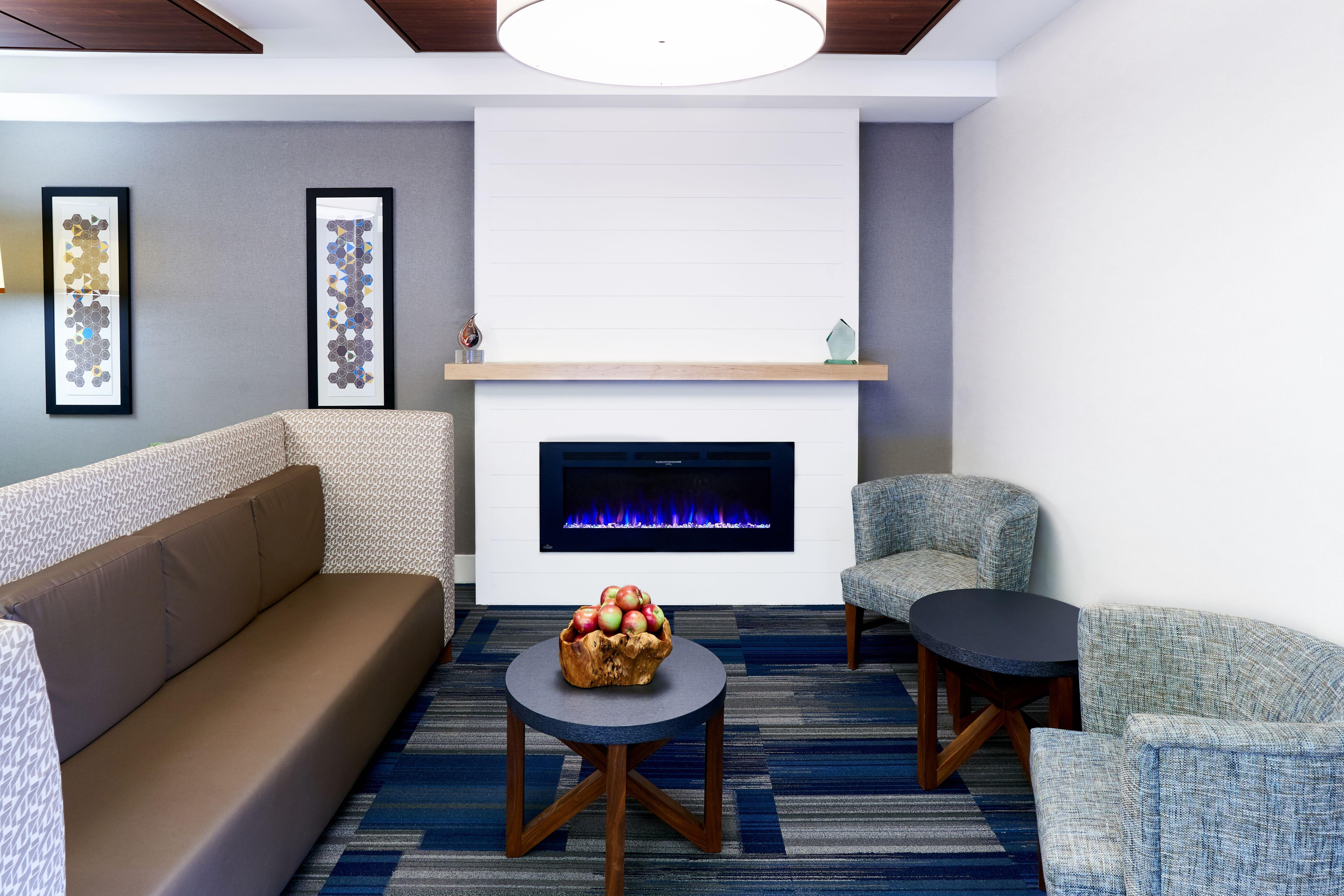 Holiday Inn Express Hotel & Suites Dieppe Airport By Ihg Moncton Exterior foto