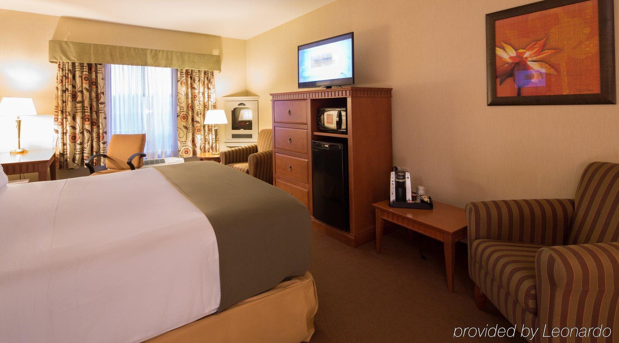 Holiday Inn Express Hotel & Suites Dieppe Airport By Ihg Moncton Exterior foto