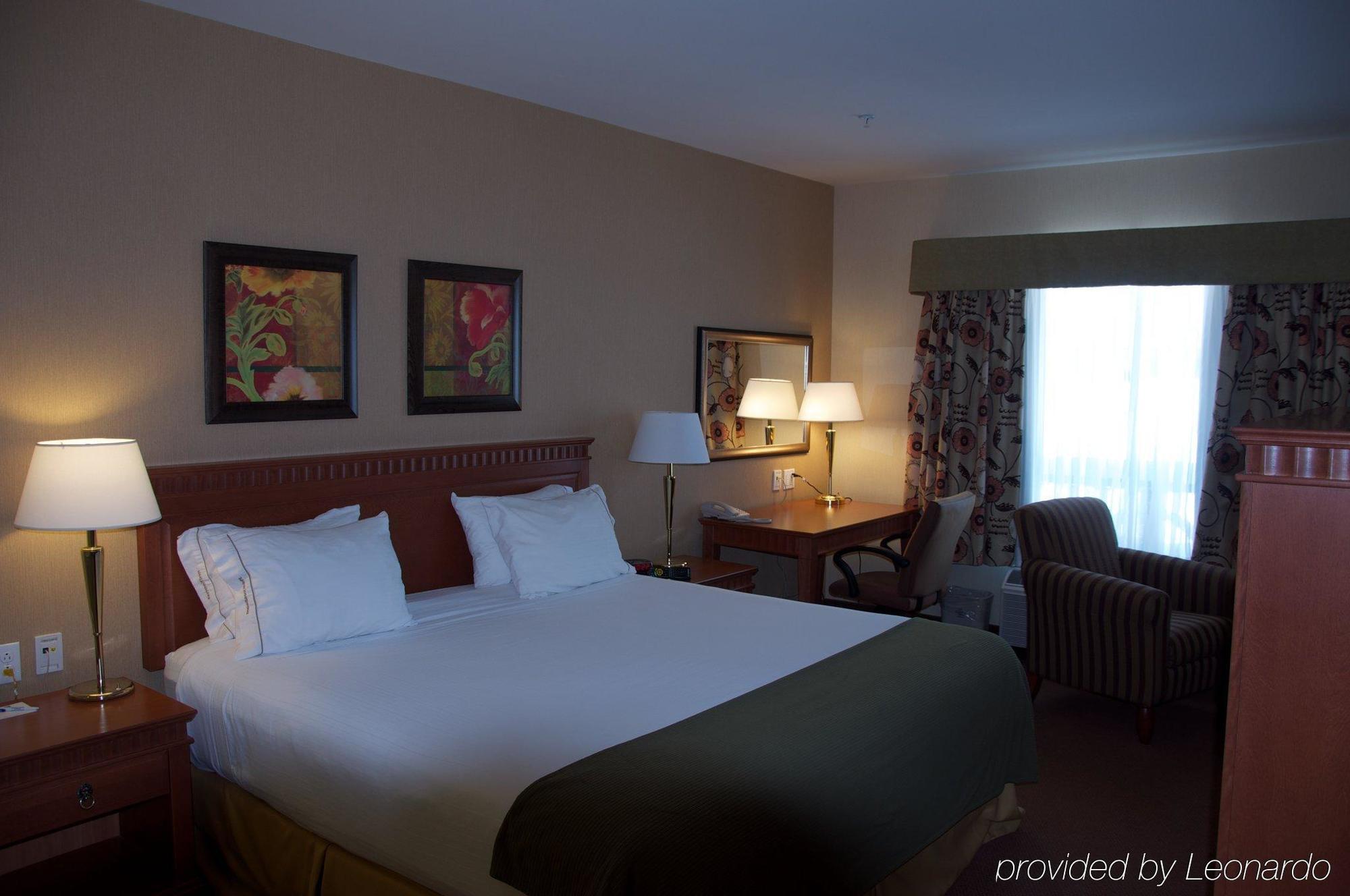 Holiday Inn Express Hotel & Suites Dieppe Airport By Ihg Moncton Exterior foto