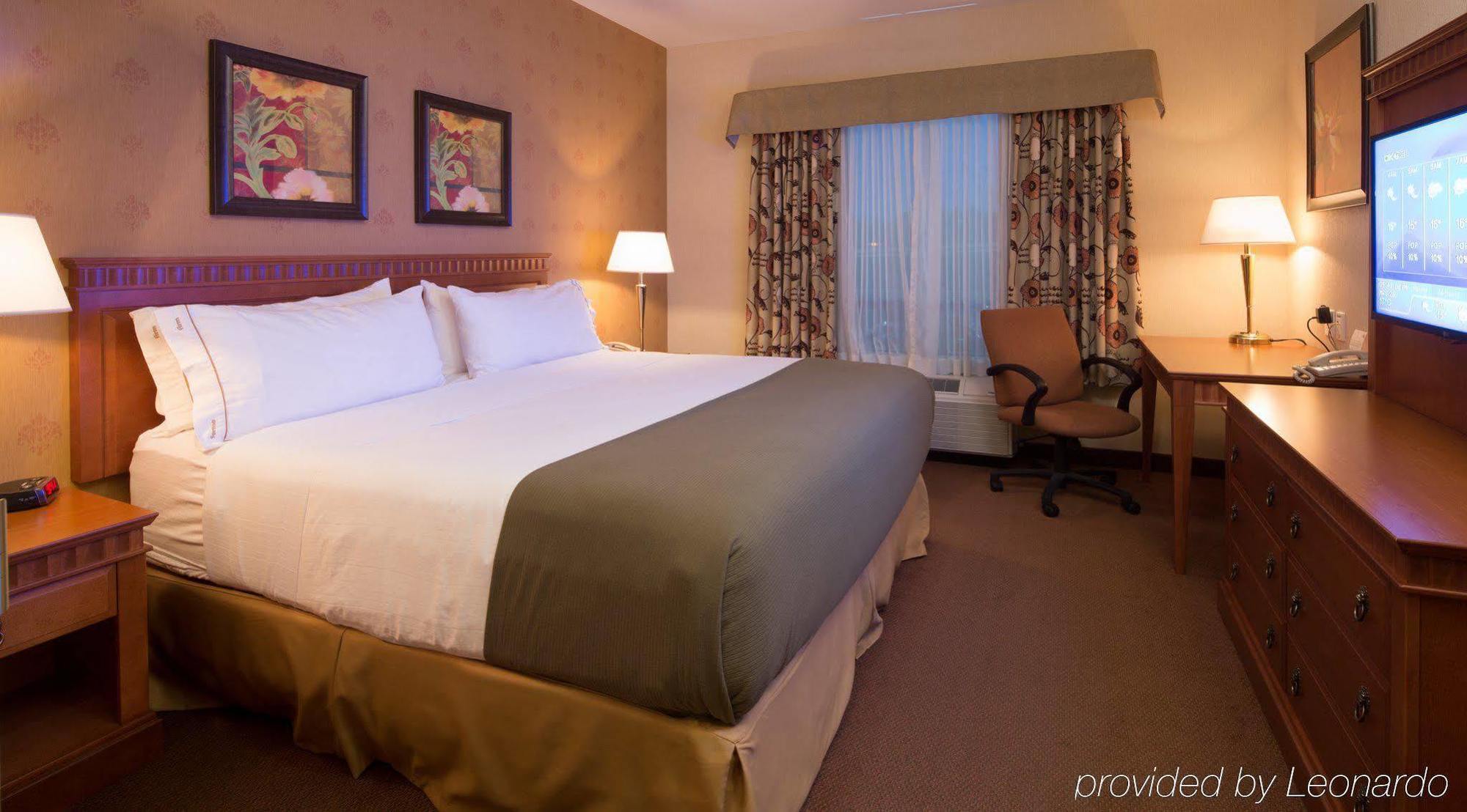 Holiday Inn Express Hotel & Suites Dieppe Airport By Ihg Moncton Exterior foto