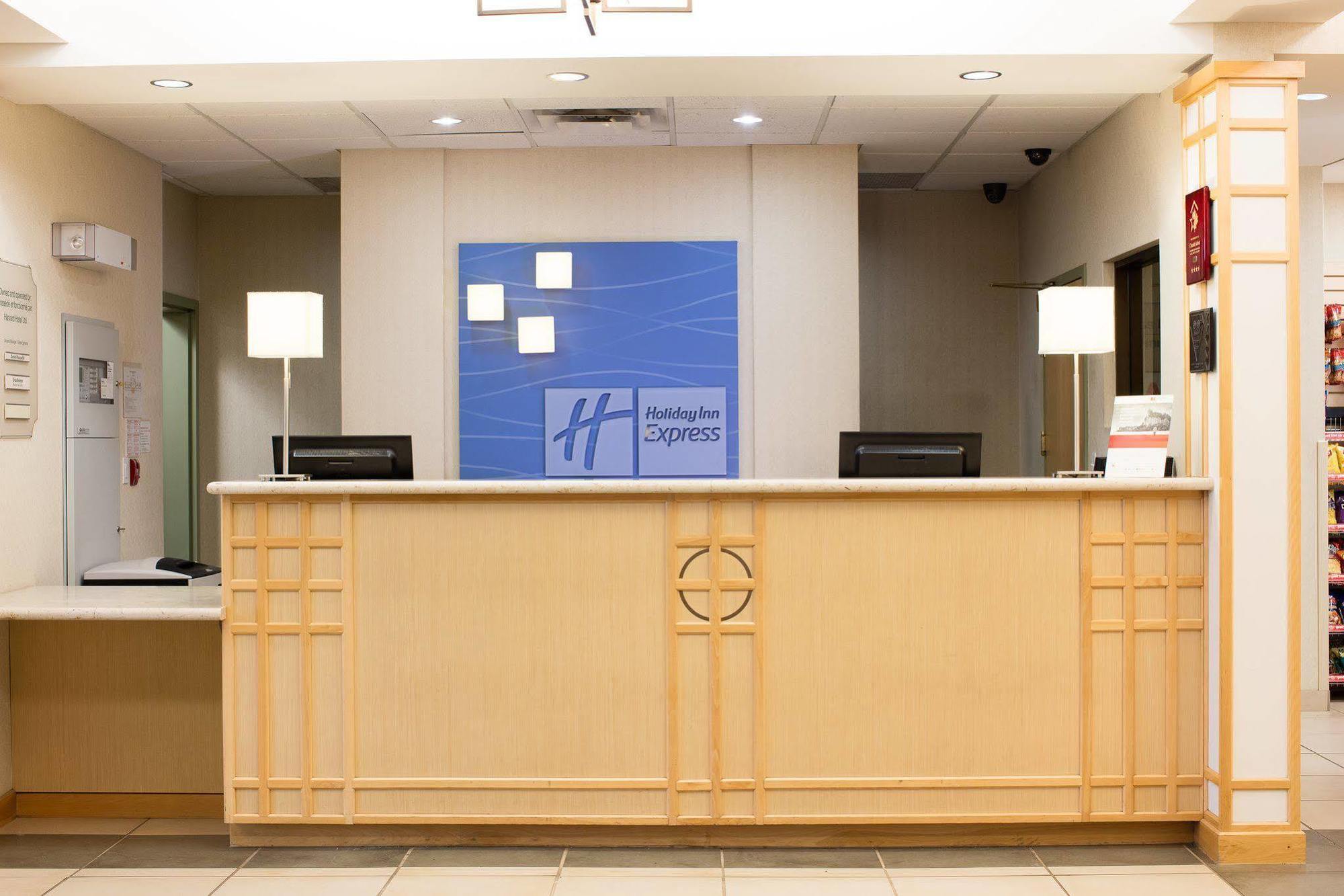 Holiday Inn Express Hotel & Suites Dieppe Airport By Ihg Moncton Exterior foto