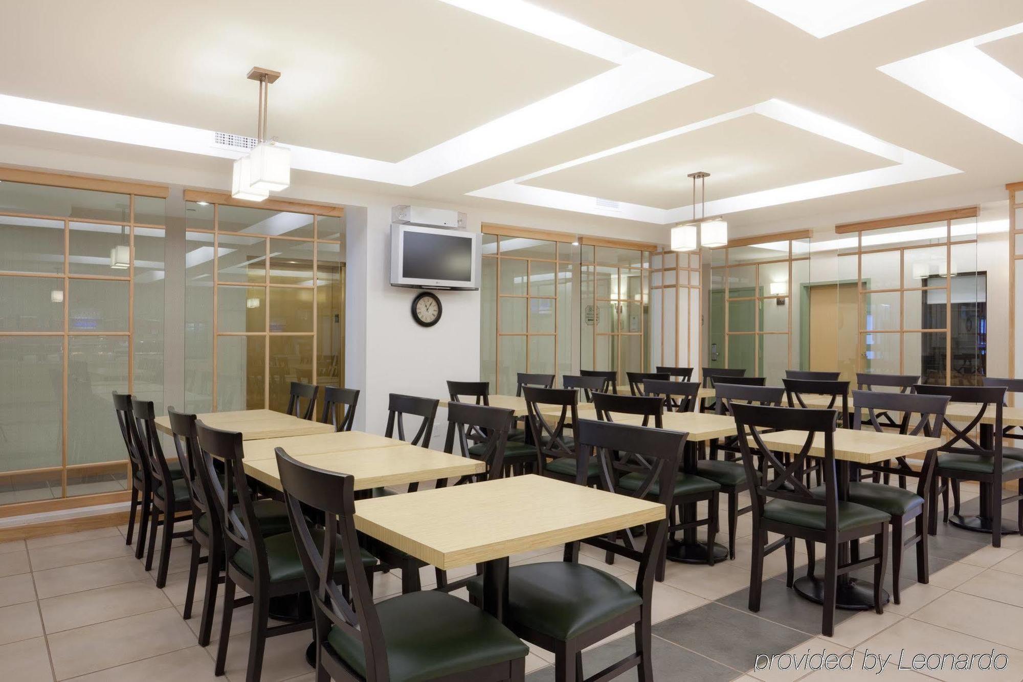 Holiday Inn Express Hotel & Suites Dieppe Airport By Ihg Moncton Exterior foto