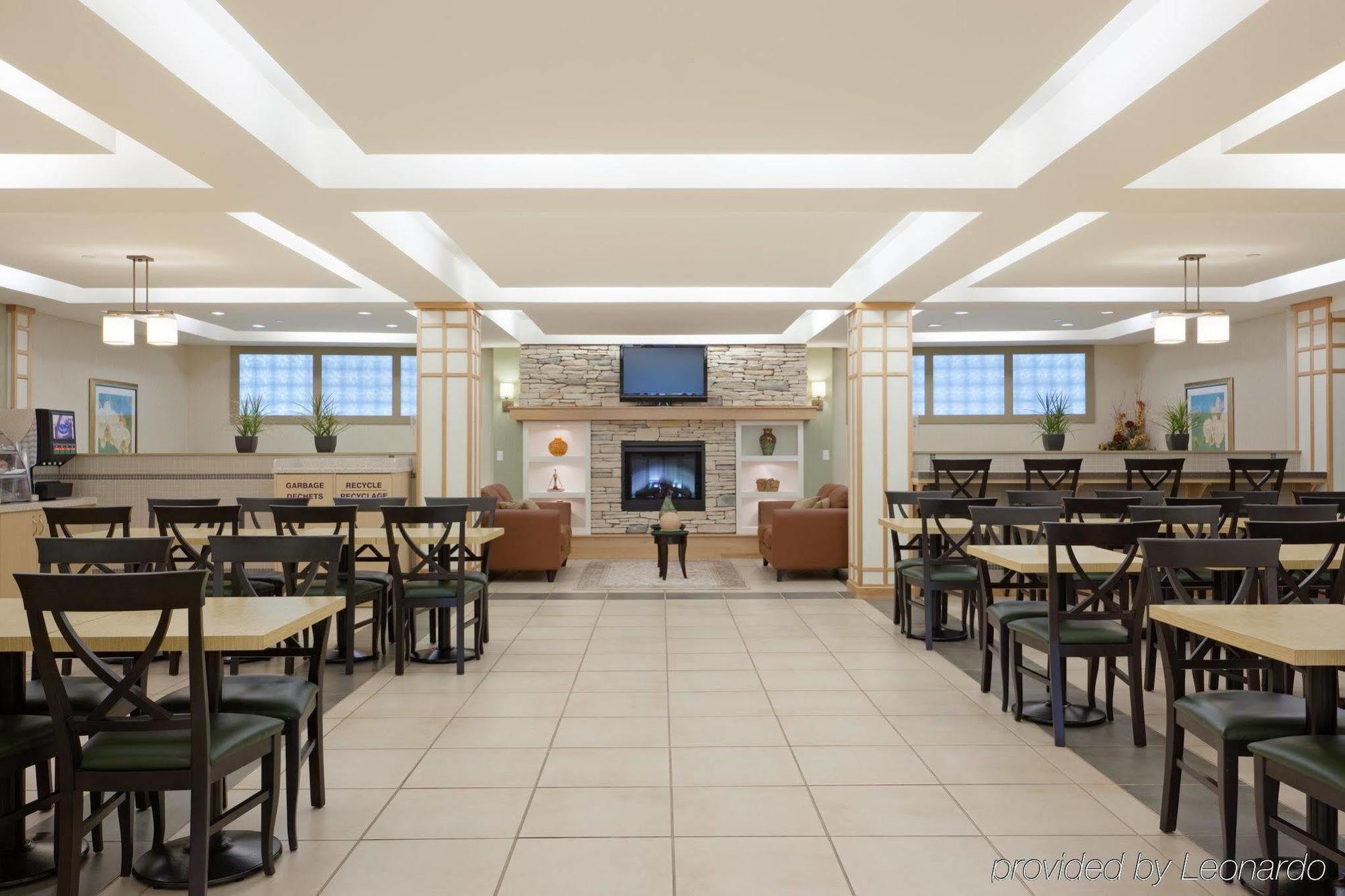 Holiday Inn Express Hotel & Suites Dieppe Airport By Ihg Moncton Exterior foto