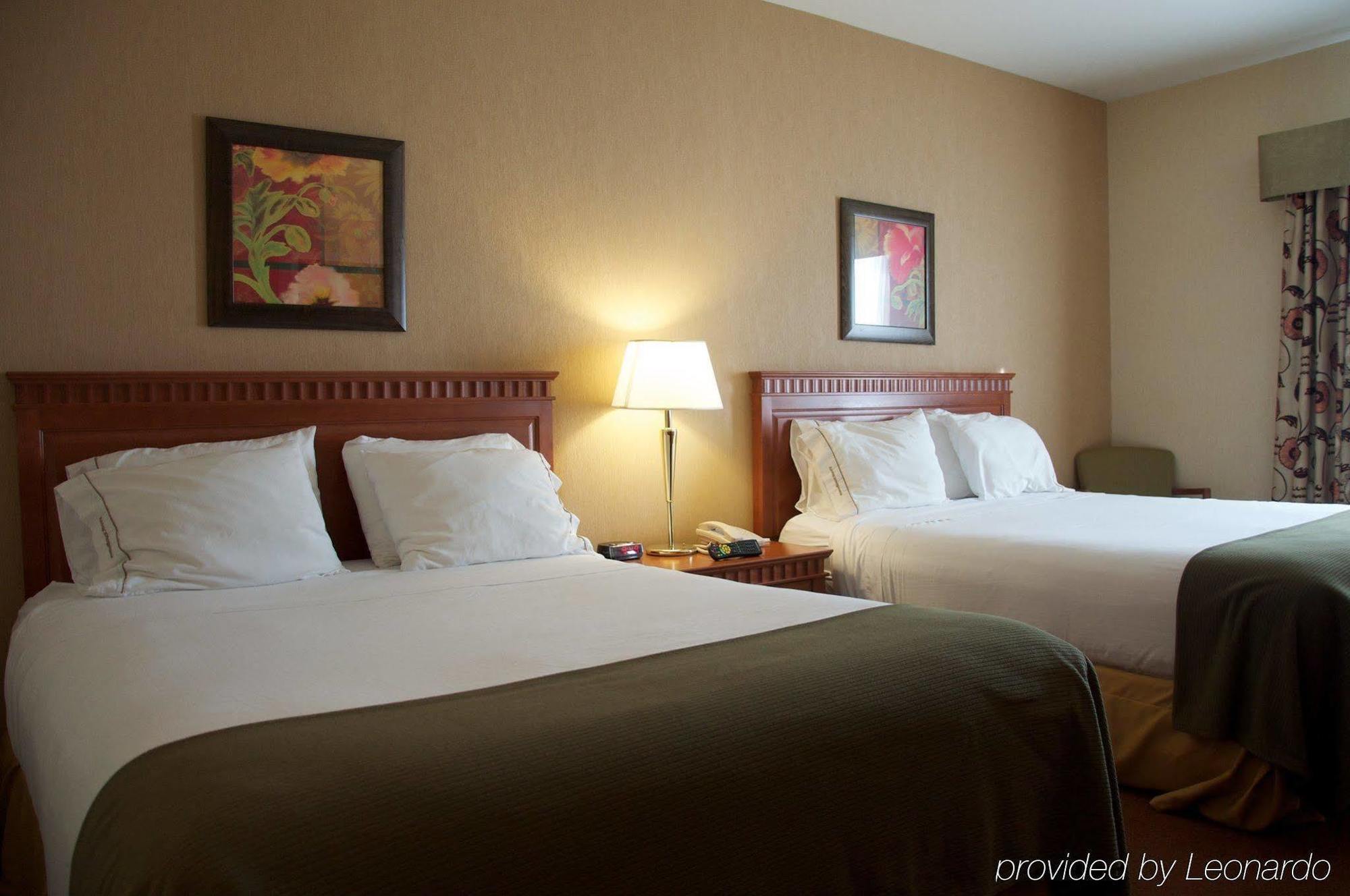 Holiday Inn Express Hotel & Suites Dieppe Airport By Ihg Moncton Exterior foto