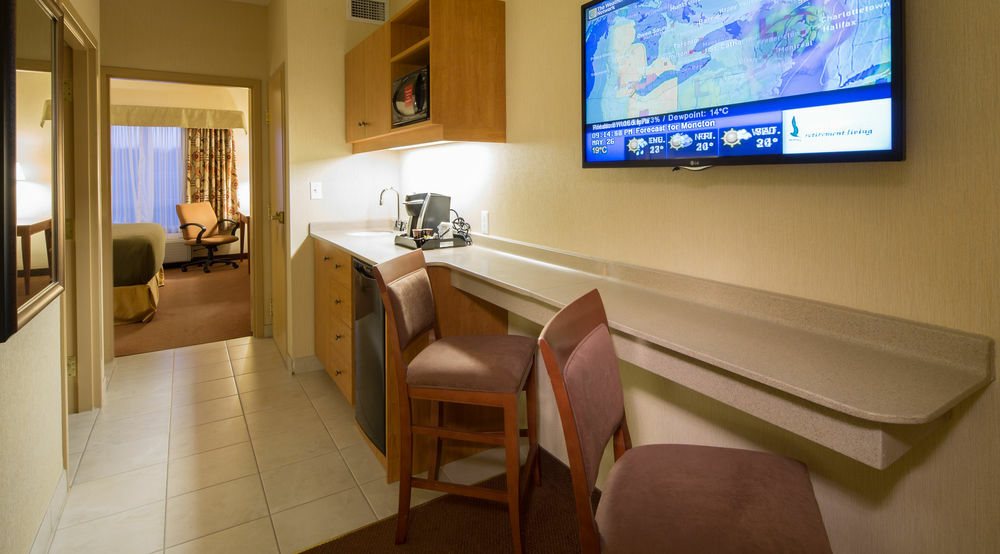 Holiday Inn Express Hotel & Suites Dieppe Airport By Ihg Moncton Exterior foto