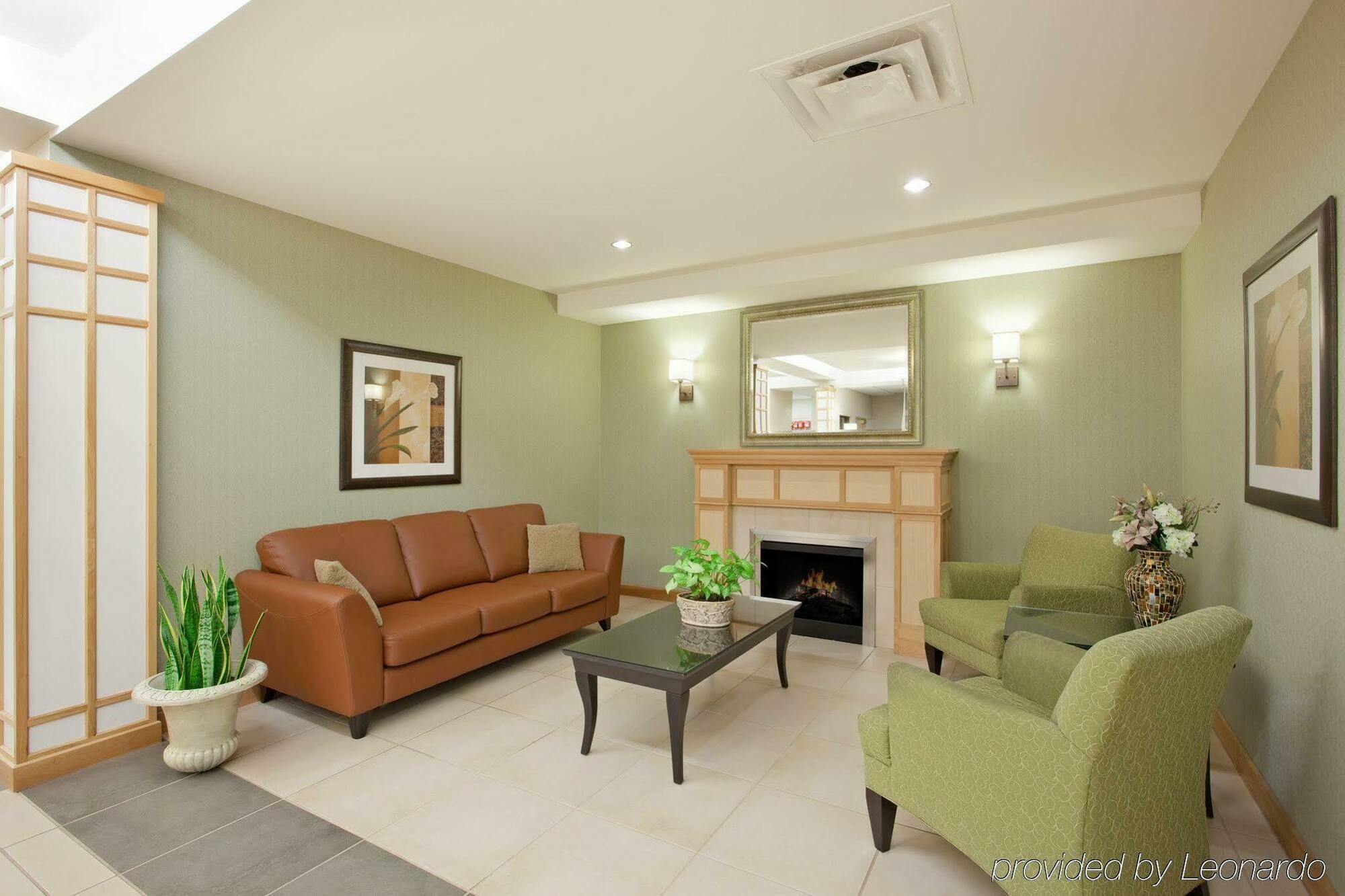 Holiday Inn Express Hotel & Suites Dieppe Airport By Ihg Moncton Exterior foto