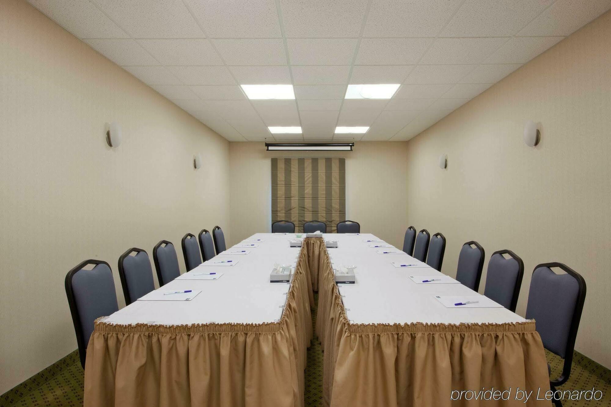 Holiday Inn Express Hotel & Suites Dieppe Airport By Ihg Moncton Exterior foto